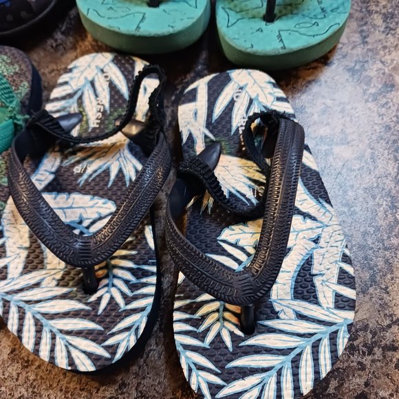 Childrens Summer Beach Water Shoes Flip Flop Bundle lot  Size 6-8 - Picture 5 of 6